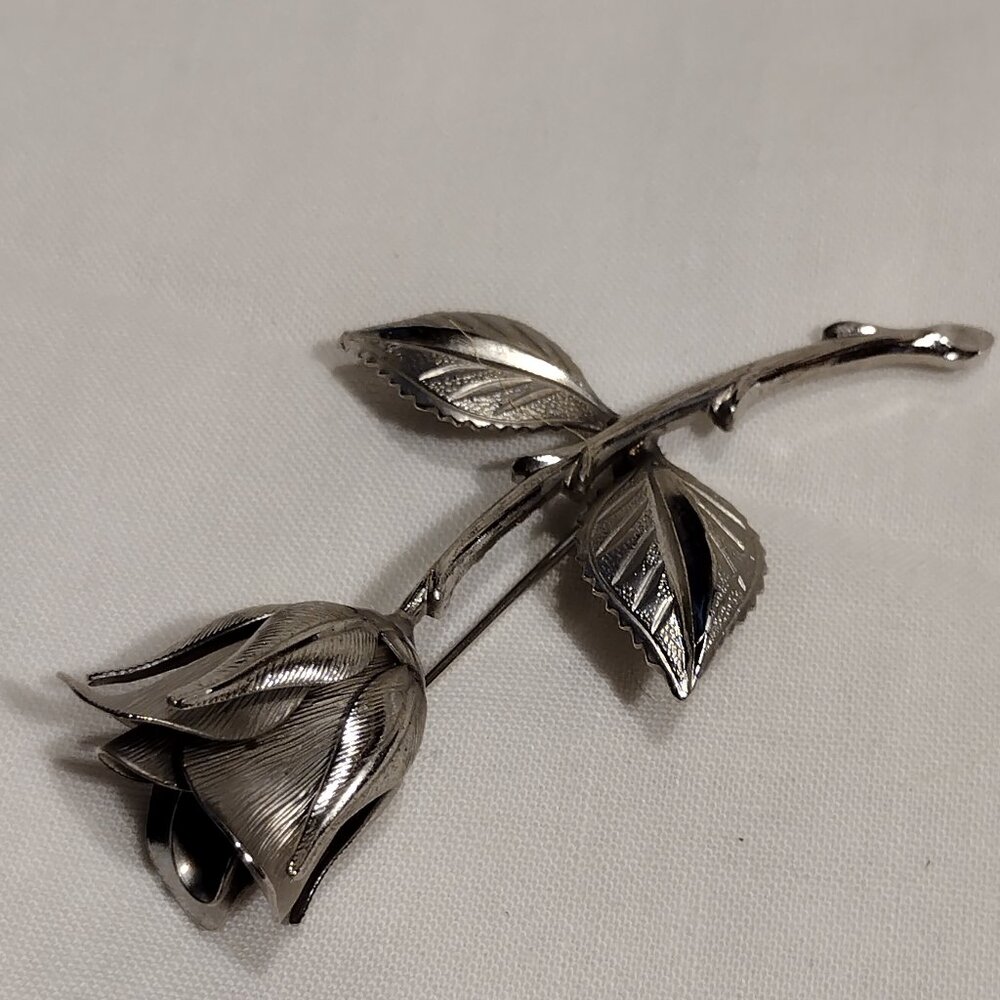 "Legend of the Christmas Rose" Pin - Picture 2 of 5